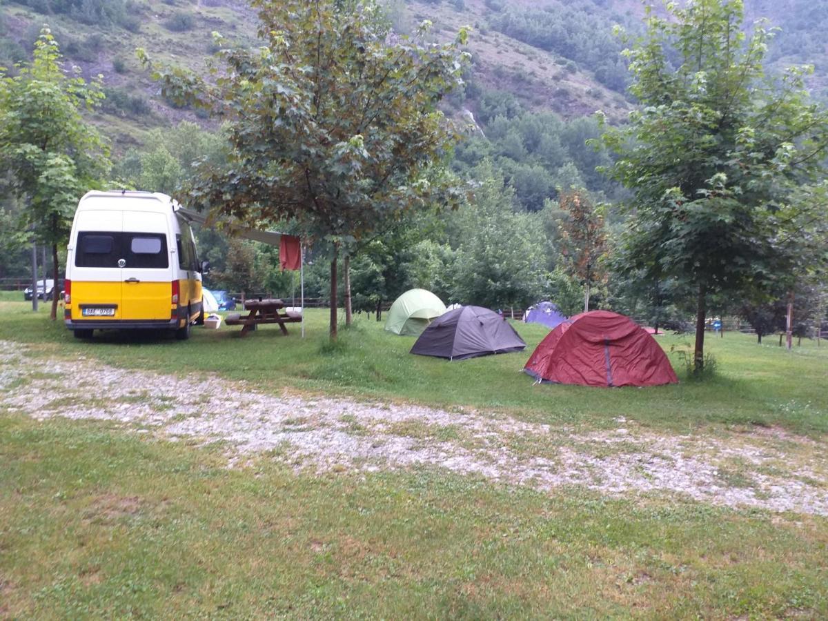 Hotel Càmping Riu Gelat à Espot Extérieur photo